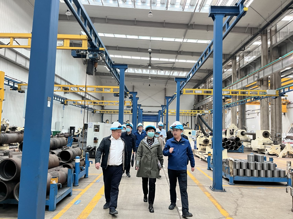 河南省科技厅副厅长陶曼晞、航空港区管委会副主任魏学彬一行莅临大奖国际工业园